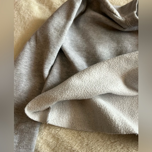 Cropped Grey Brandy Melville Crewneck - Picture 4 of 5